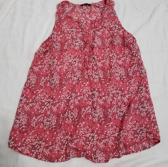 Sleeveless light blouse - Picture 1 of 2